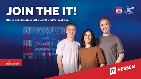 Auf dem Motiv "duales Studium" lächeln drei unserer Kolleginnen und Kollegen in die Kamera und werben unter dem Motto: "Join the IT! Starte dein Studium mit Vielfalt und Perspektive."